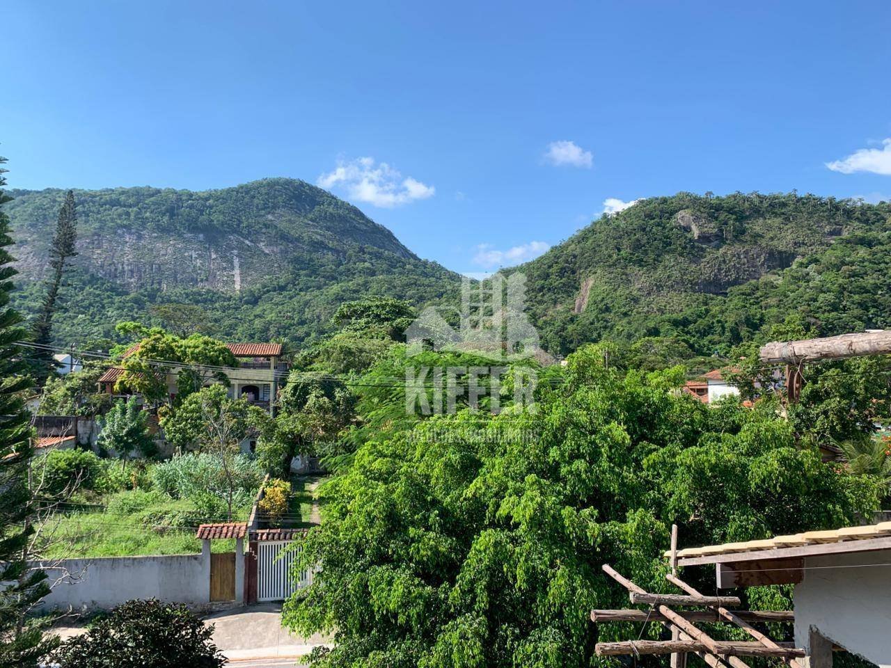 CASA A VENDA NO RECANTO DE ITAIPUAÇU 3 QUARTOS SUITES QUINTAL