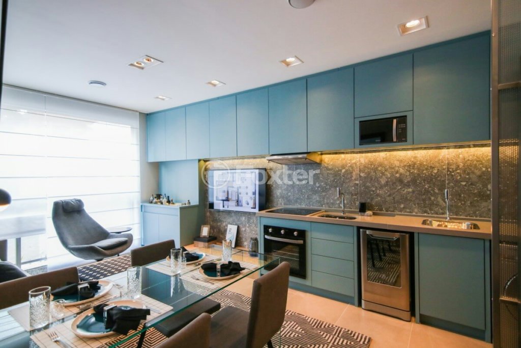 cozinha-sala-de-jantar-moderna-com-armarios-azuis.jpeg