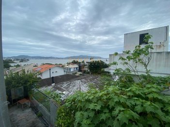 commercial_building em Rua Desembargador Pedro Silva, Coqueiros - Florianópolis - SC