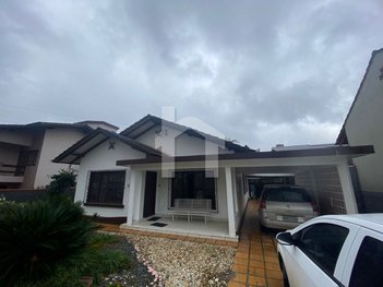 house em Rua Prefeito Leopoldo Augusto Gerent, Centro - Jaraguá do Sul - SC