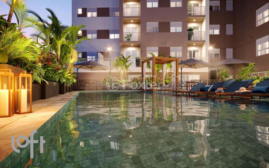 piscina-com-deck-de-madeira-e-vista-para-o-predio