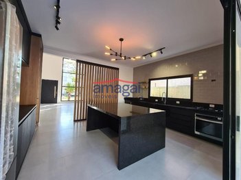 house em Praça Ajaj Najm Rachid, Jardim Terras de Santa Helena - Jacareí - SP