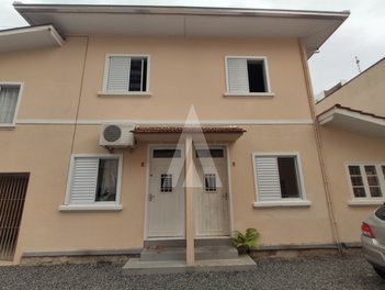 house em Rua Jaguaruna, Centro - Joinville - SC