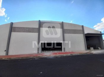 industrial em Avenida Terezina, Umuarama - Uberlândia - MG