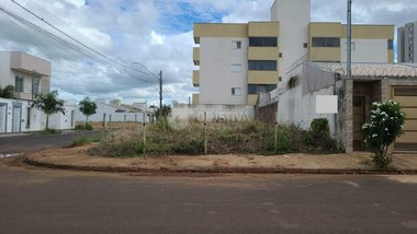 land_lot em Rua Santa Fé, Novo Mundo - Uberlândia - MG