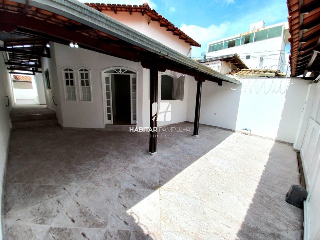 Casa com 3 quartos — Santa Mônica, Belo Horizonte