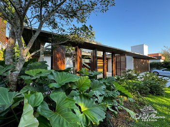 house em Haroldo Soares Glavan, Cacupé - Florianópolis - SC