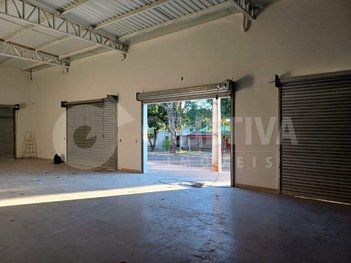 industrial em Avenida Abadio Bonifácio da Silva, Granada - Uberlândia - MG