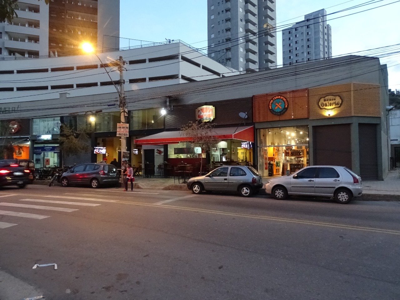 Fachada das lojas 17 a 21-3