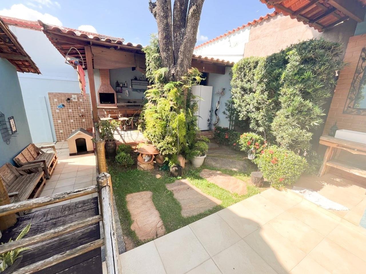 Casa com 4 quartos — Conjunto Celso Machado, Belo Horizonte