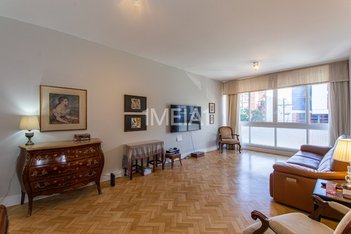 apartment em Rua Vinte e Quatro de Outubro, Moinhos de Vento - Porto Alegre - RS