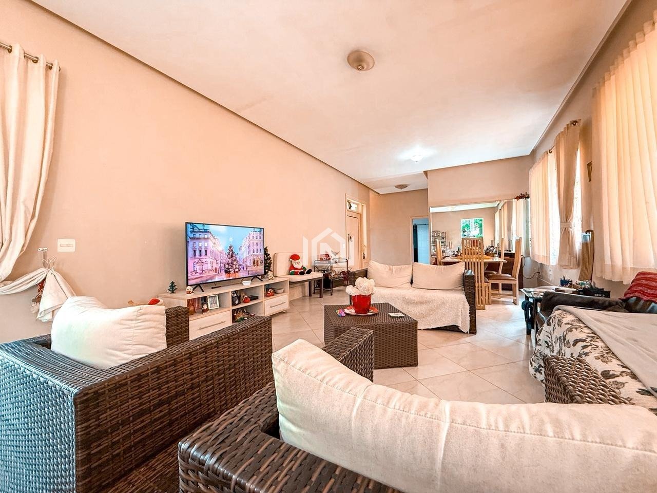 casa para locacao no condominio golf village - sala para 3 ambientes