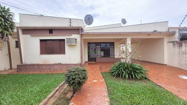 house em Avenida Interventor Manoel Ribas, Centro - Rolândia - PR