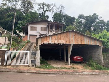 house em Avenida Governador Jorge Lacerda, Centro - Piratuba - SC