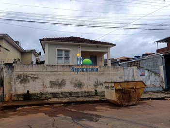 house em Rua Padre Hélvio Martuscello, Centro - Nepomuceno - MG