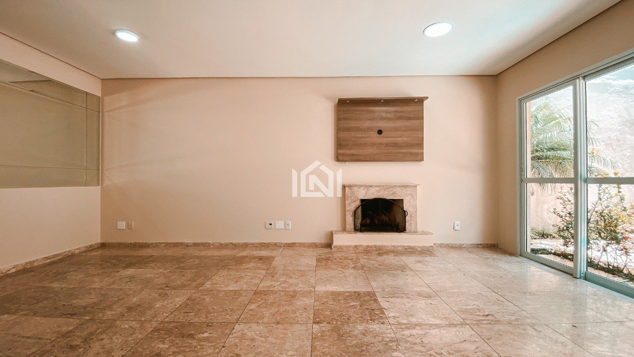 Casa no condominio Resort da Granja - Sala de telvisao e sala de jantar