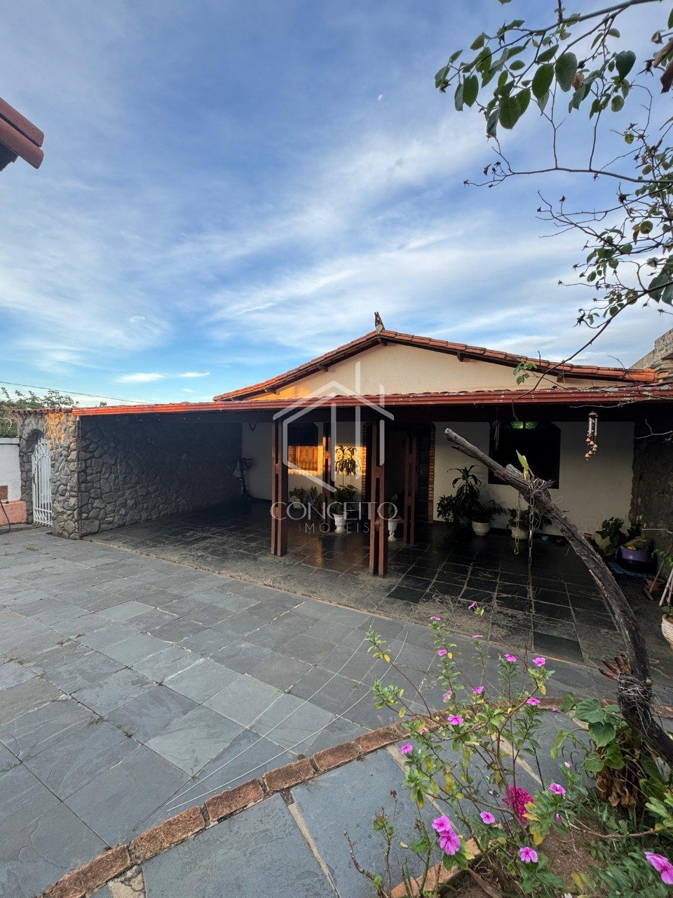 Casa com 3 quartos — Santa Rosa, Belo Horizonte