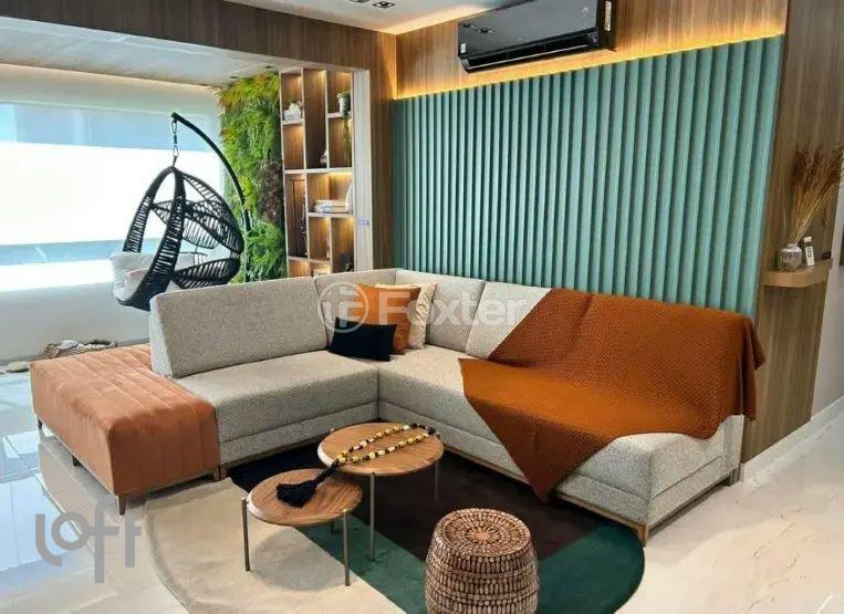 sala-de-estar-moderna-e-aconchegante-com-sofa-de-canto-e-poltrona-suspensa.jpeg