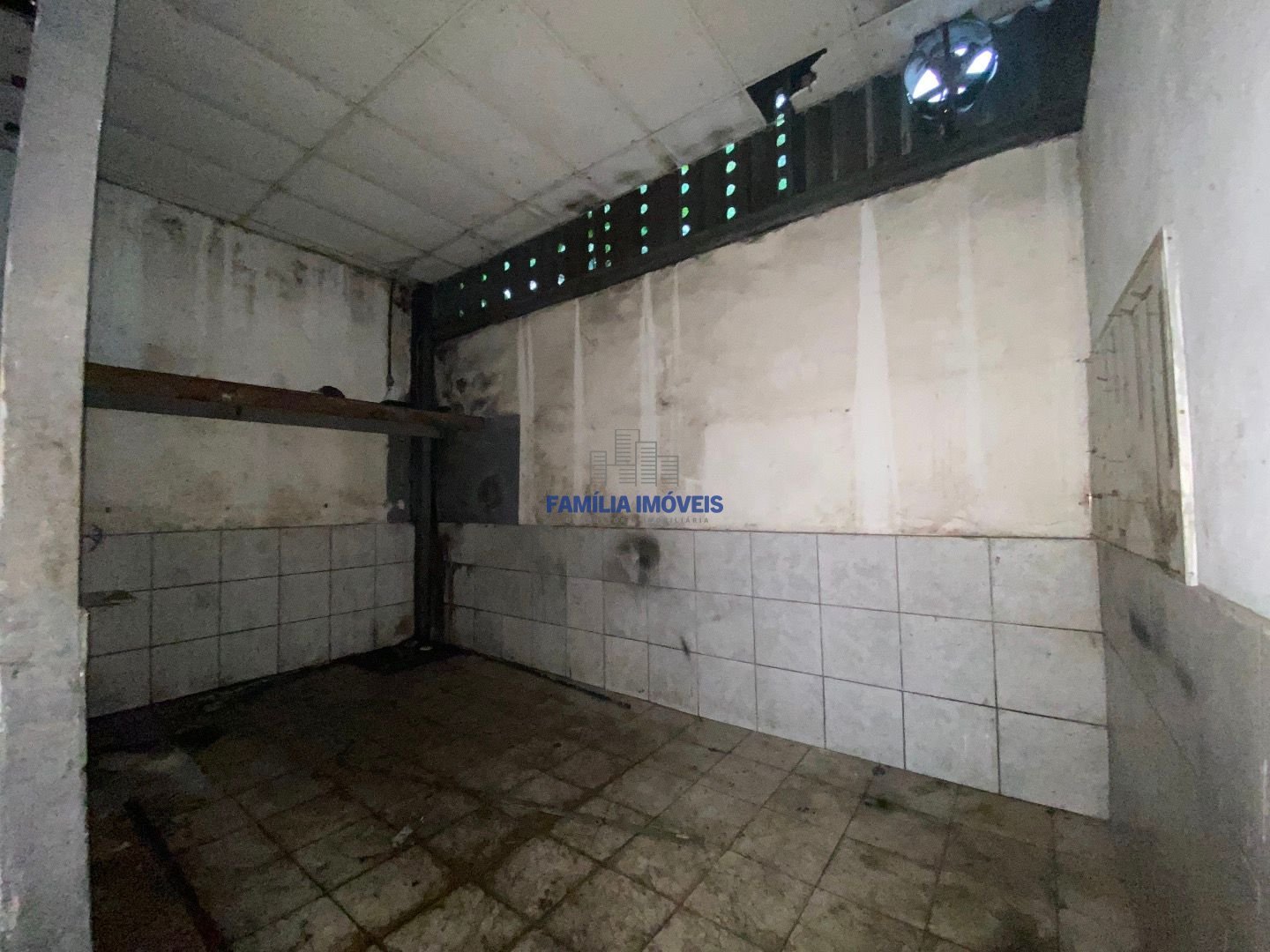 Alugar Loja comercial com galpão e garagem Vila Matias Santos SP