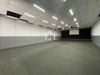 industrial em Avenida José Benedicto de Campos, Loteamento Residencial Ana Candida - Tremembé - SP