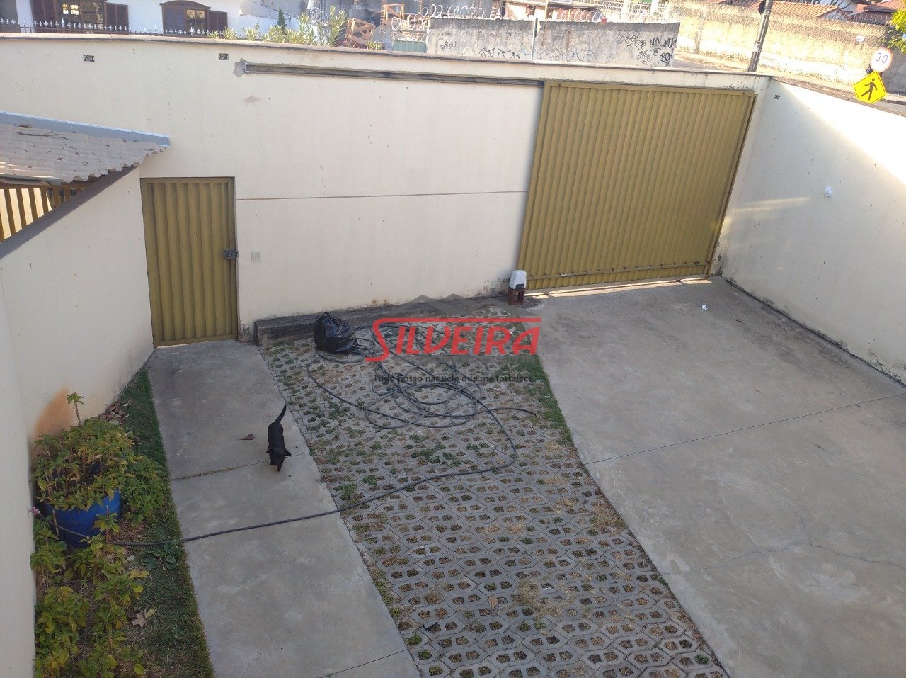 Casa com 4 quartos — Santa Mônica, Belo Horizonte