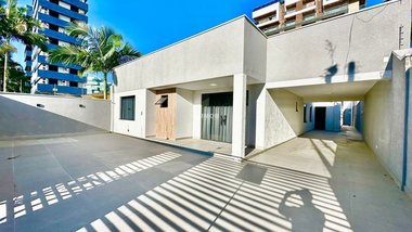 house em Rua José Nicolau de Abagge, Centro - Guaratuba - PR