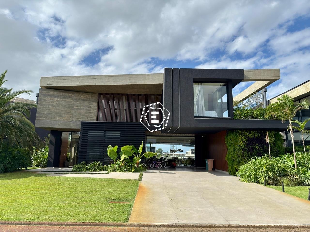 WhatsApp Image 2025-09-29 at 08.28