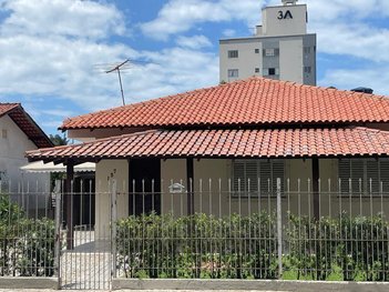 house em Rua Oscar Vieira, Centro - Camboriú - SC