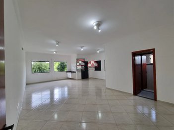 business em Avenida Albuquerque Lins, Parque São Benedito - Pindamonhangaba - SP