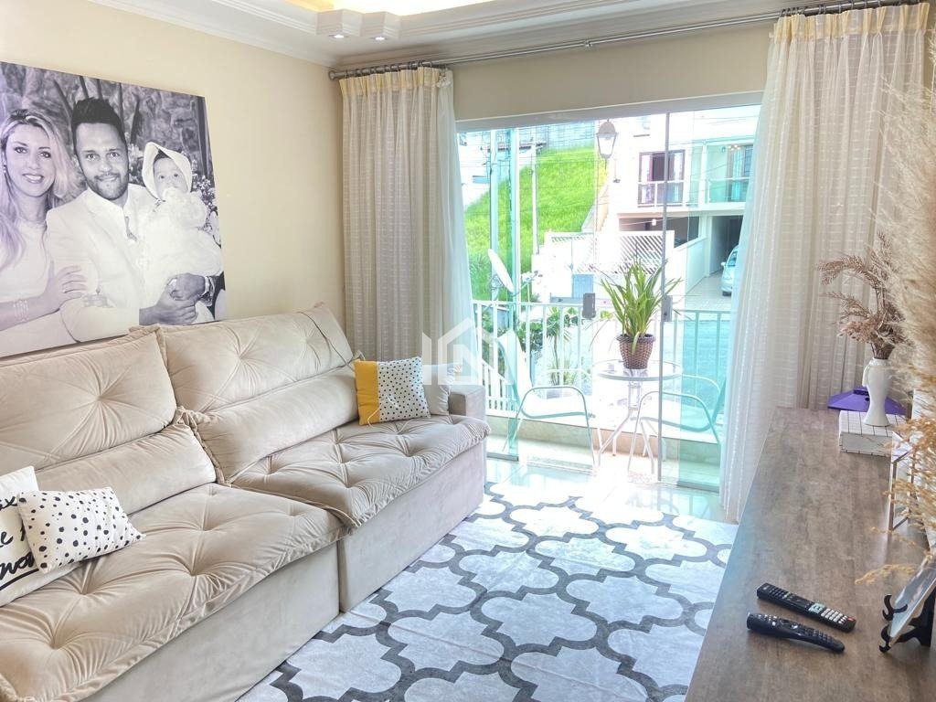Casa à venda no Condomínio Villa D?Este. Sala Com Varanda.