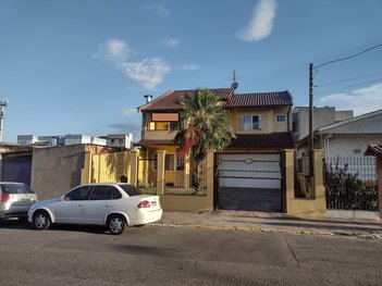 house em Rua Cezar Lattes, Centro - Canoas - RS