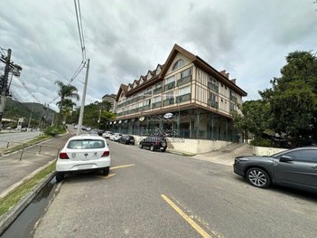 office em Estrada União e Indústria, Itaipava - Petrópolis - RJ