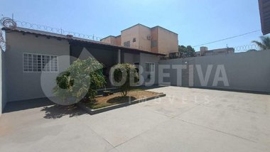 house em Rua Antônio Rezende Chaves, Santa Mônica - Uberlândia - MG