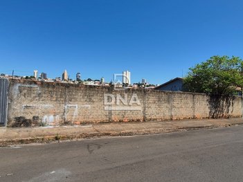 land_lot em Rua Flávio Benincasa, Conjunto Residencial Souza Santos - Botucatu - SP