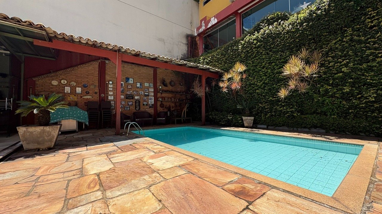 Casa com 4 quartos — Santa Lúcia, Belo Horizonte