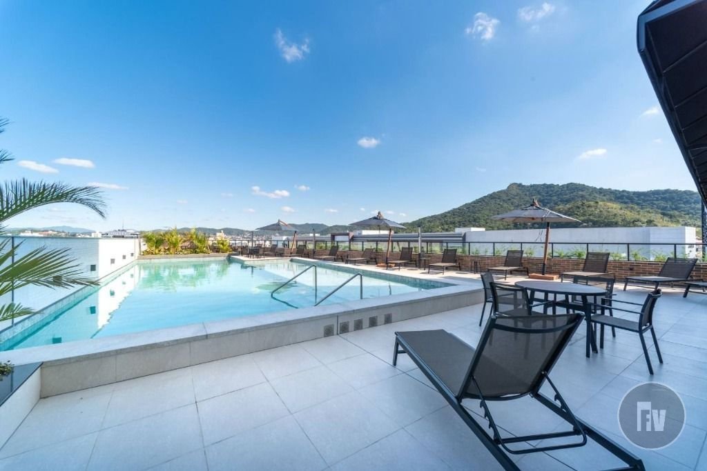 Cômodo adicional no garden adaptado para home office.
129 m²
2 banheiros
2 vagas
2 quartos
1 su