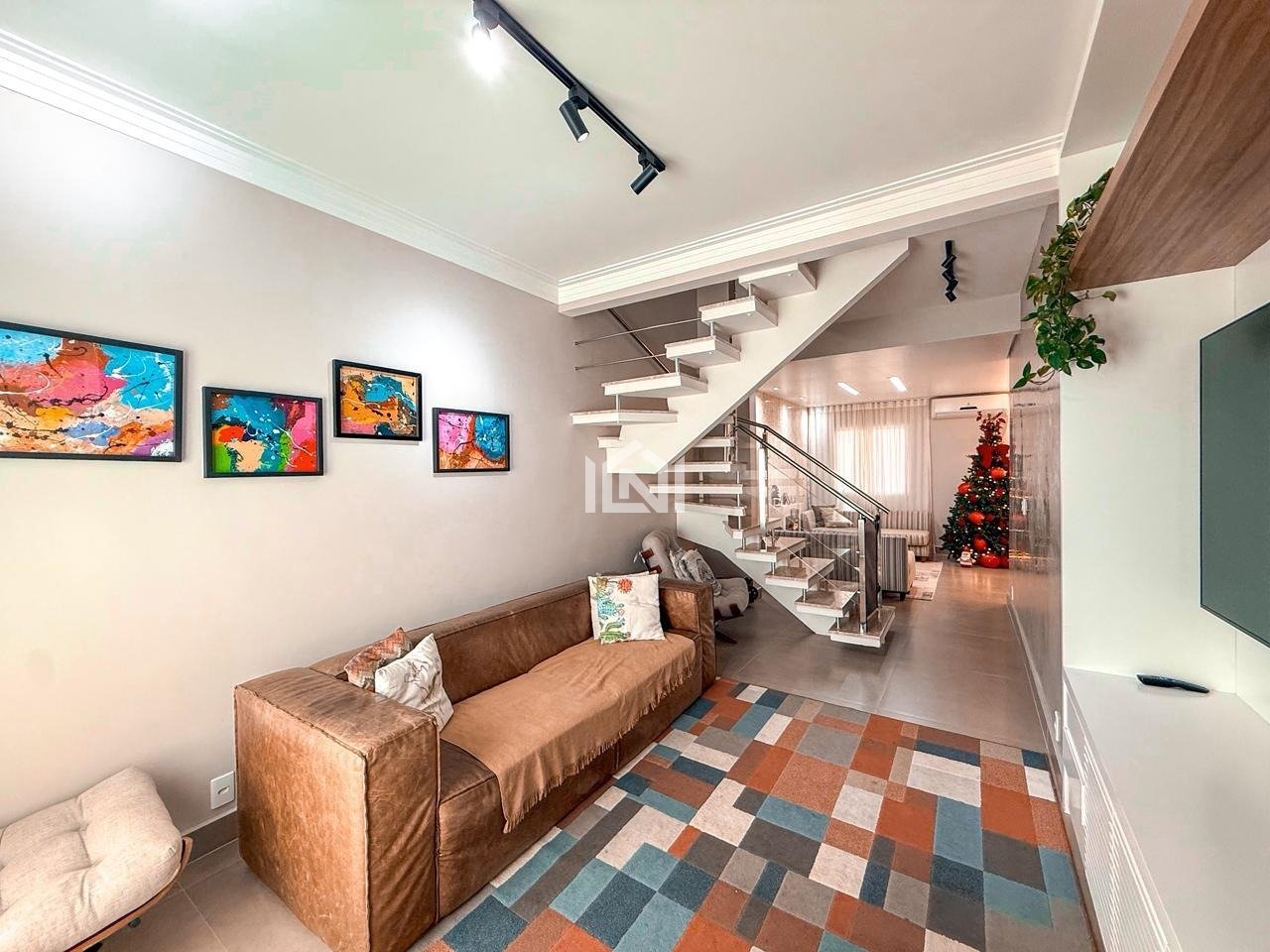 casa a venda no condominio mirante do jardim da gloria - sala de tv