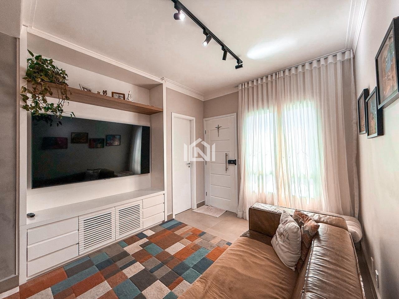 casa a venda no condominio mirante do jardim da gloria - sala de tv