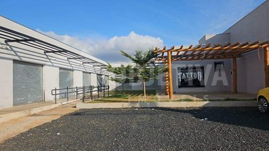 business em Avenida Wilson Rodrigues da Silva, Loteamento Residencial Pequis - Uberlândia - MG