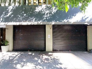 business em Avenida Independência, Rio Branco - Porto Alegre - RS