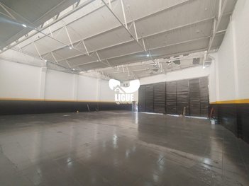 industrial em Avenida Piraporinha, Vila Nogueira - Diadema - SP