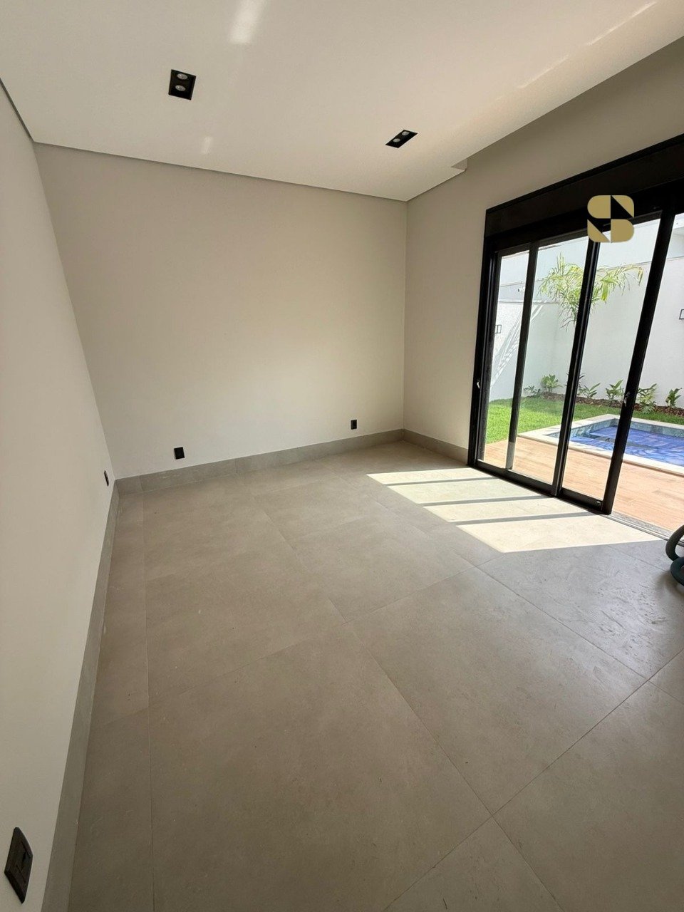 WhatsApp Image 2025-10-20 at 11.17