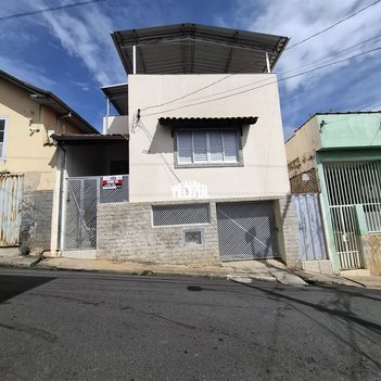 house em Rua Presidente Álvaro Costa, Centro - Varginha - MG