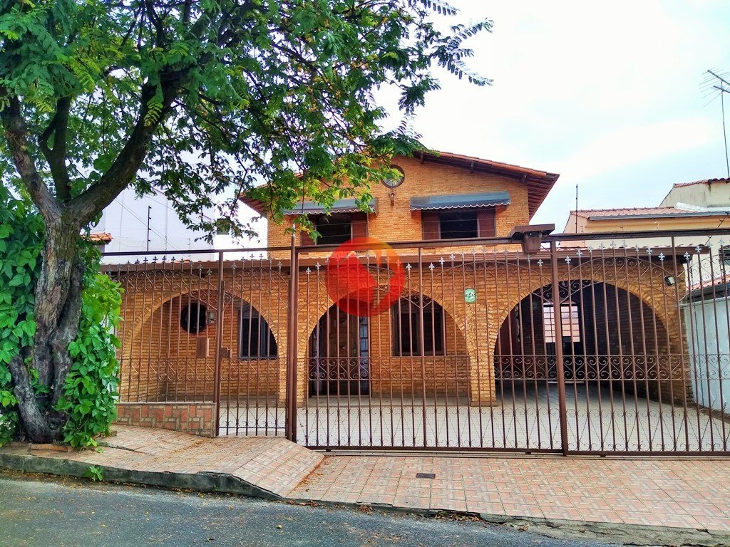 Casa com 6 quartos — Planalto, Belo Horizonte