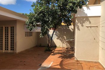 house em Rua Fioravante Sicchieri, Centro - Sertãozinho - SP