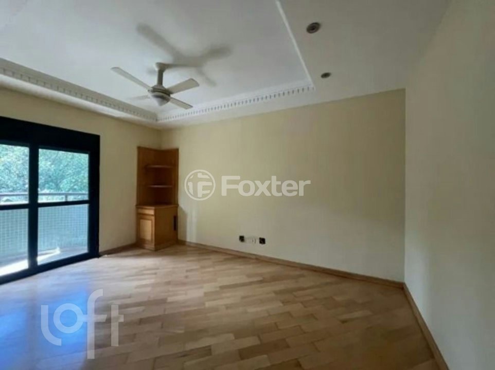 f598f157