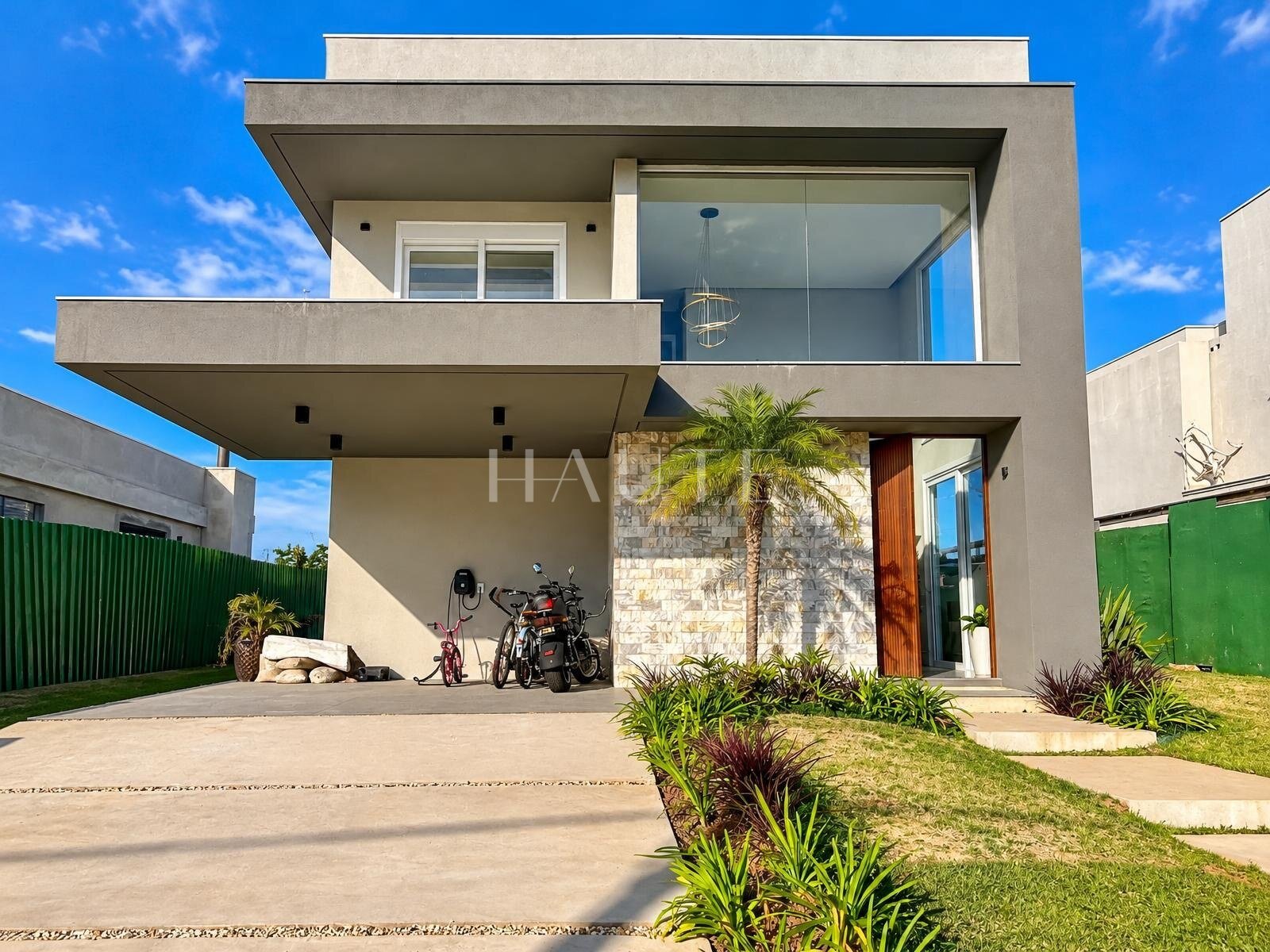 Casa em condomínio 3 dormitórios com automação e energia