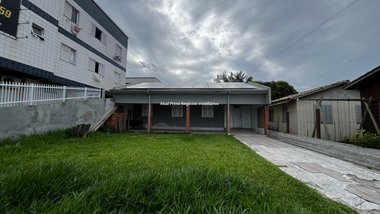 house em Avenida Leoberto Leal, Centro - Balneário Rincão - SC