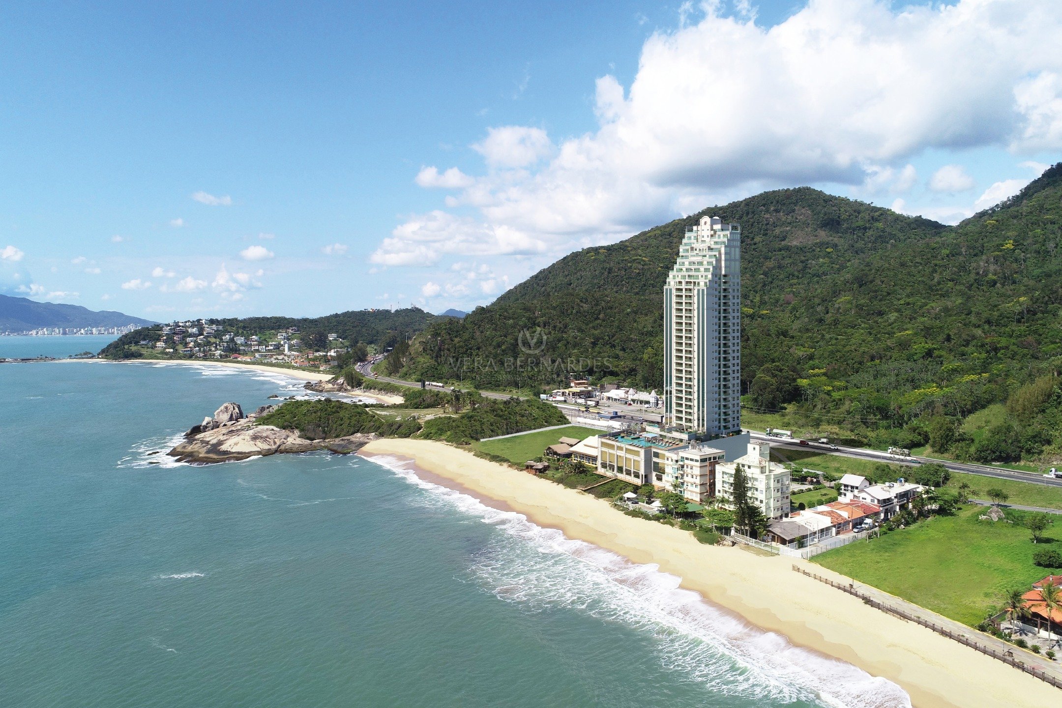 Nautilus Beach Home  - Externa Dia Lateral - R1 - A - 02-01