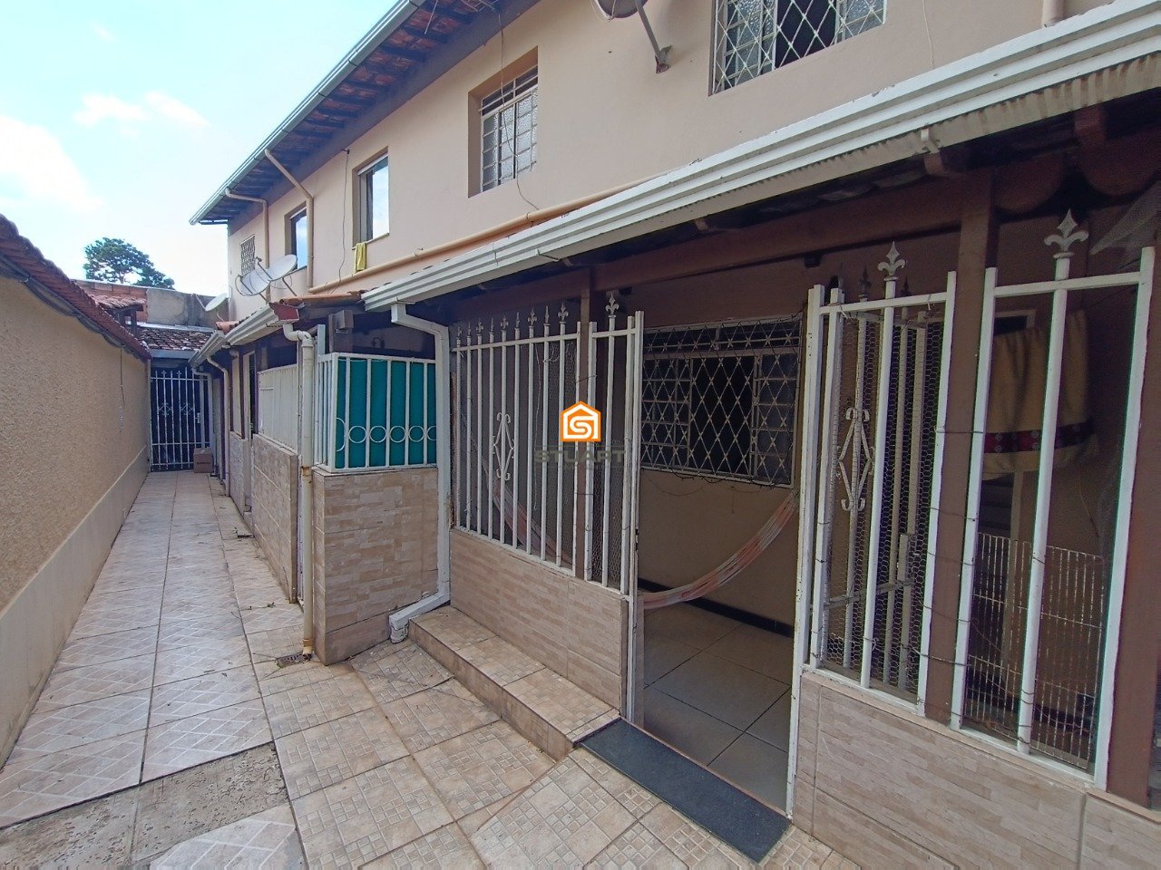 Casa com 2 quartos — Santa Mônica, Belo Horizonte